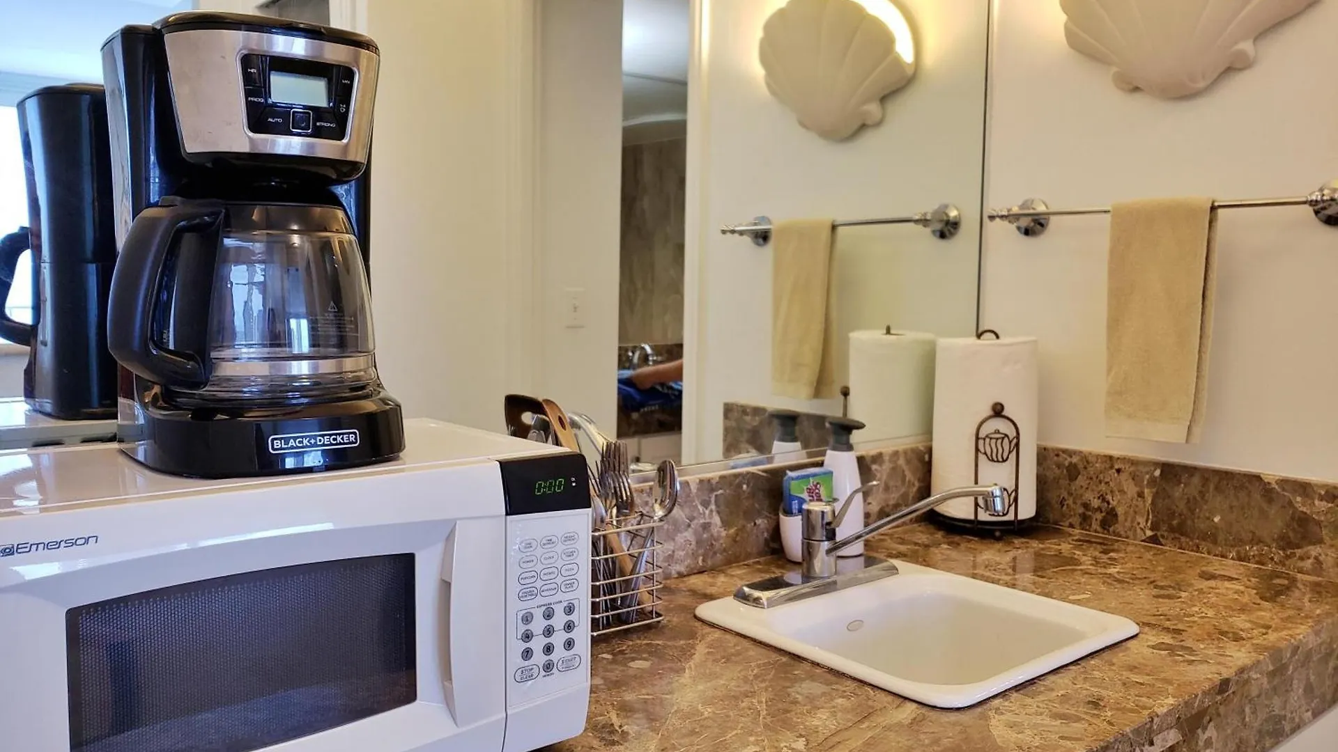 Vacation Rental Studios At Royal Garden Waikiki Honolulu